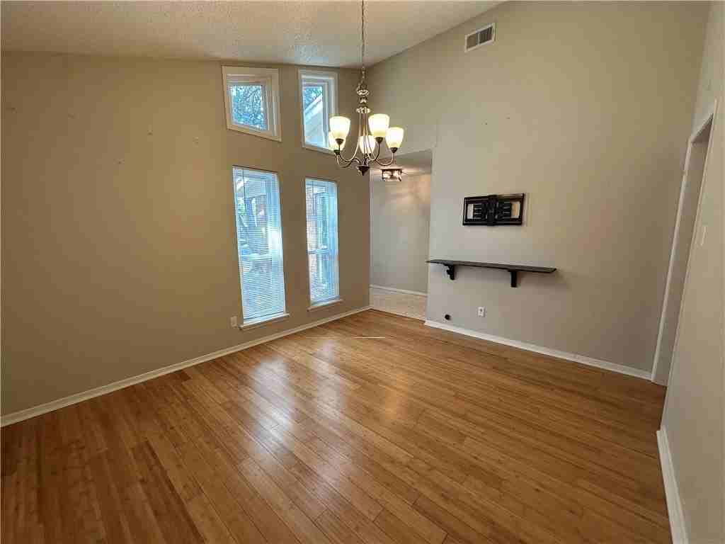 1506 Briar St - Photo 4 of 40