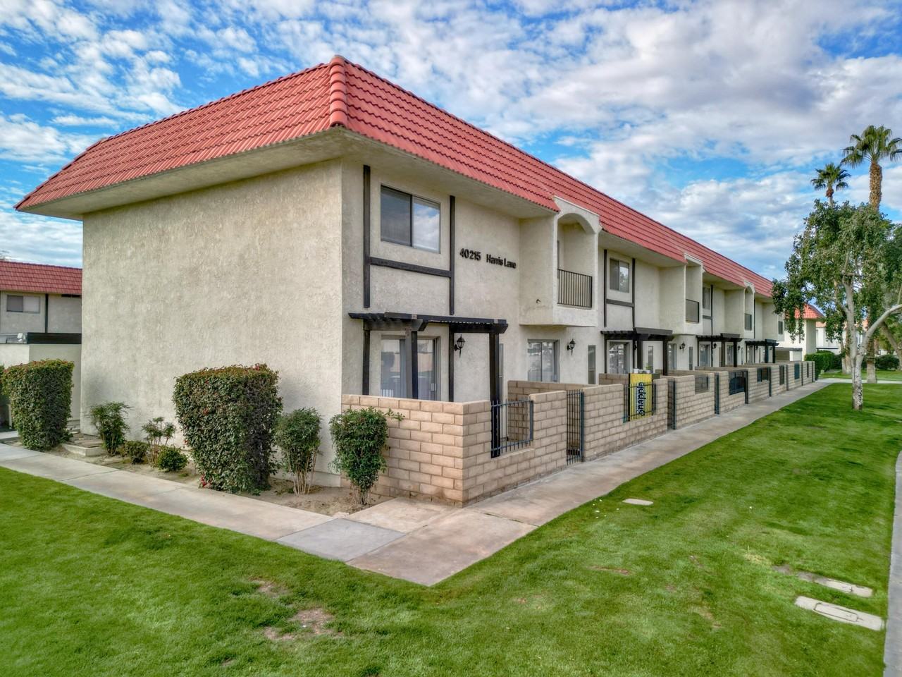 40215 Harris Ln - Photo 2 of 16