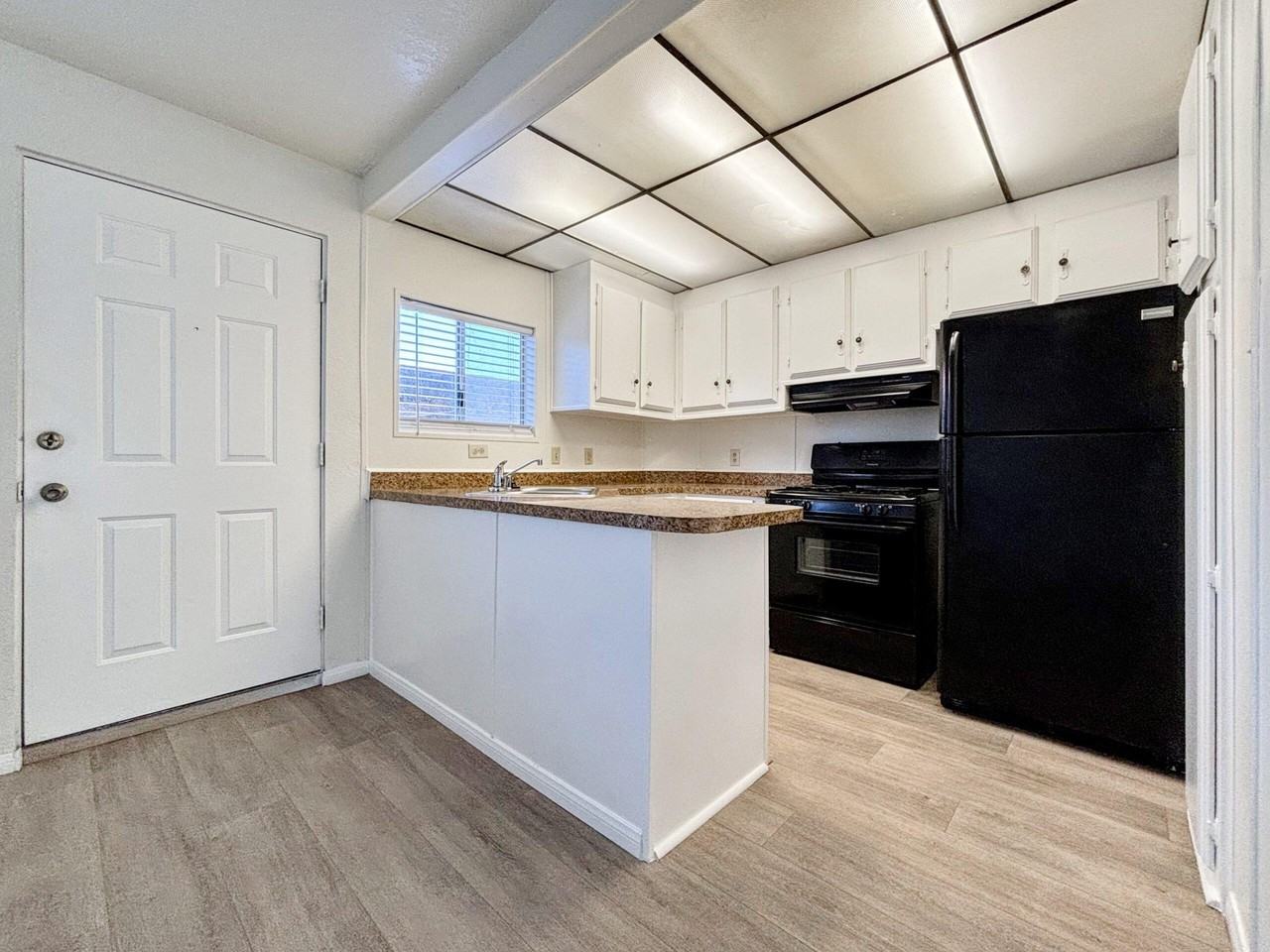 40215 Harris Ln - Photo 3 of 16