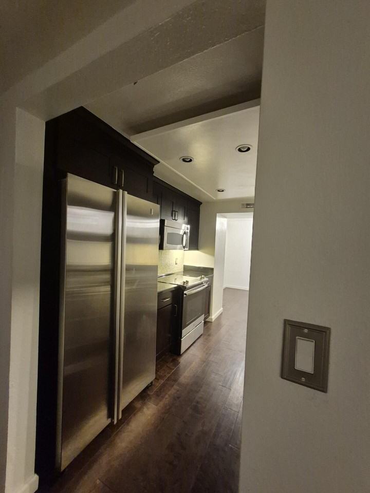 600 W 9th St Apt 207 - Photo 2 of 39