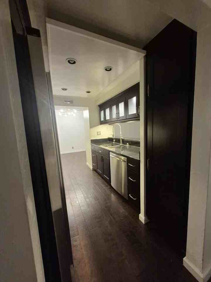 600 W 9th St Apt 207 - Photo 3 of 39