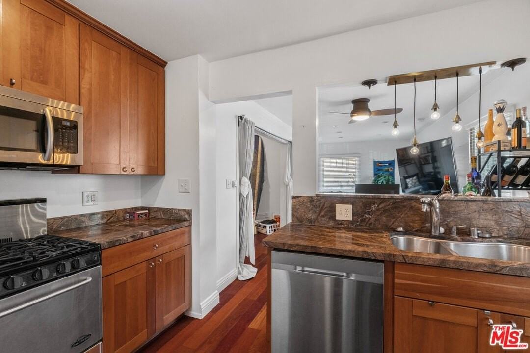 307 6th Ave - Photo 4 of 12