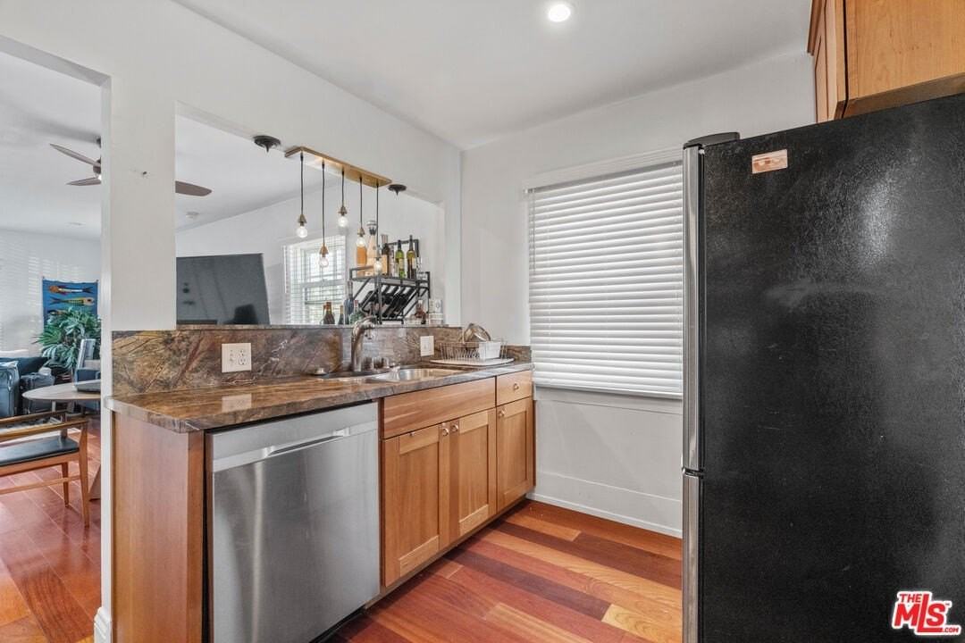 307 6th Ave - Photo 5 of 12