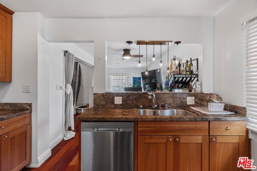 307 6th Ave - Photo 6 of 12