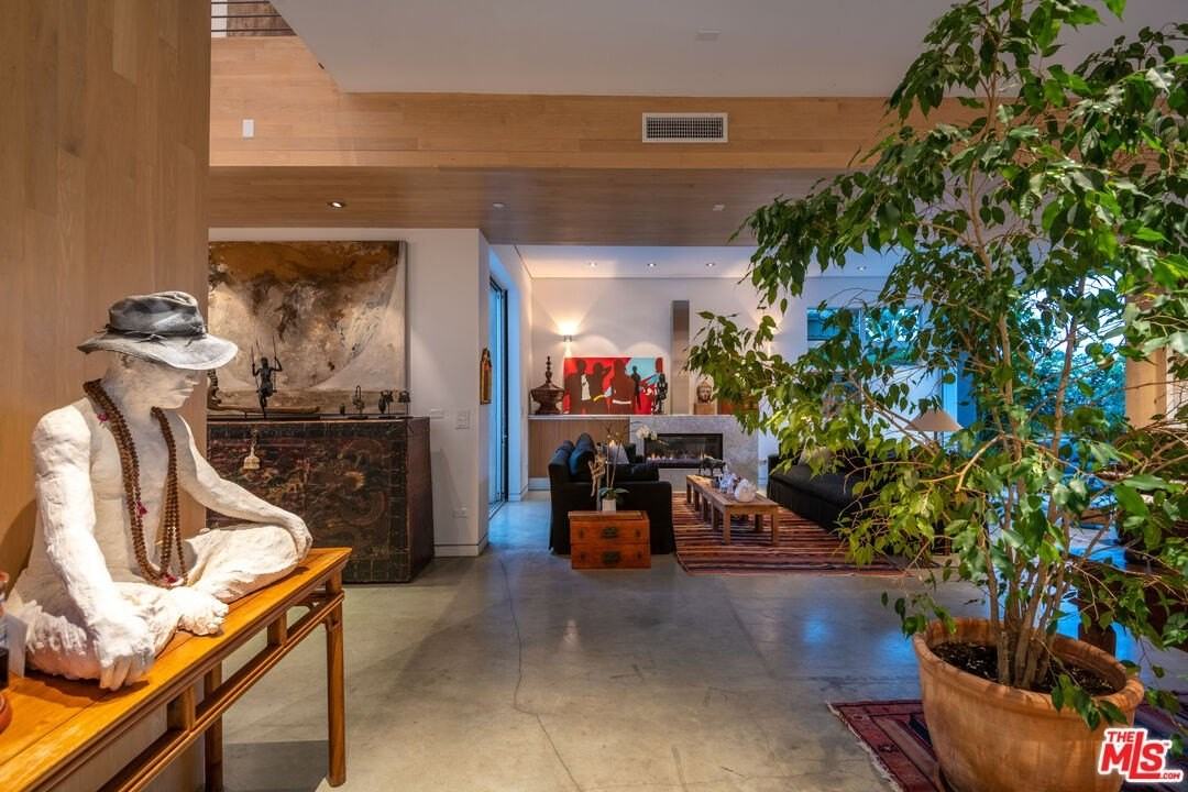 716 Brooks Ave - Photo 4 of 31