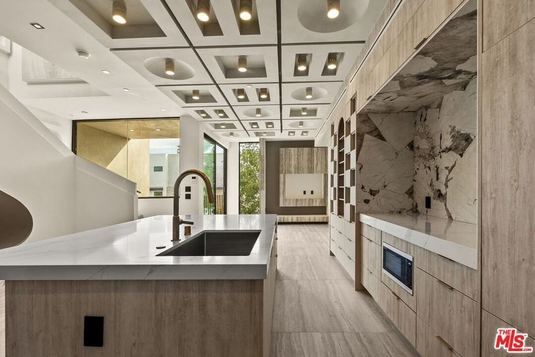 1021 N Ogden Dr Apt 6 - Photo 5 of 41