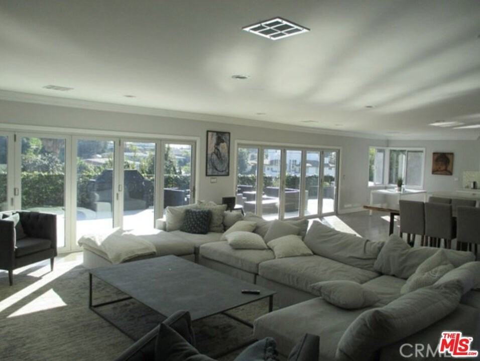 6008 S Chariton Ave - Photo 3 of 7