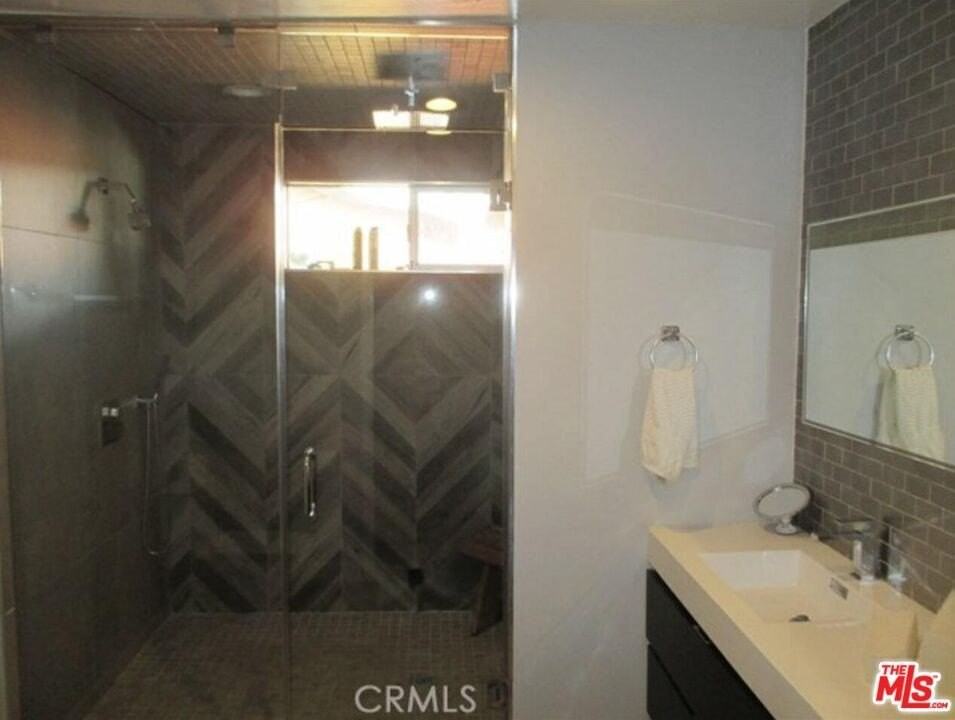 6008 S Chariton Ave - Photo 6 of 7