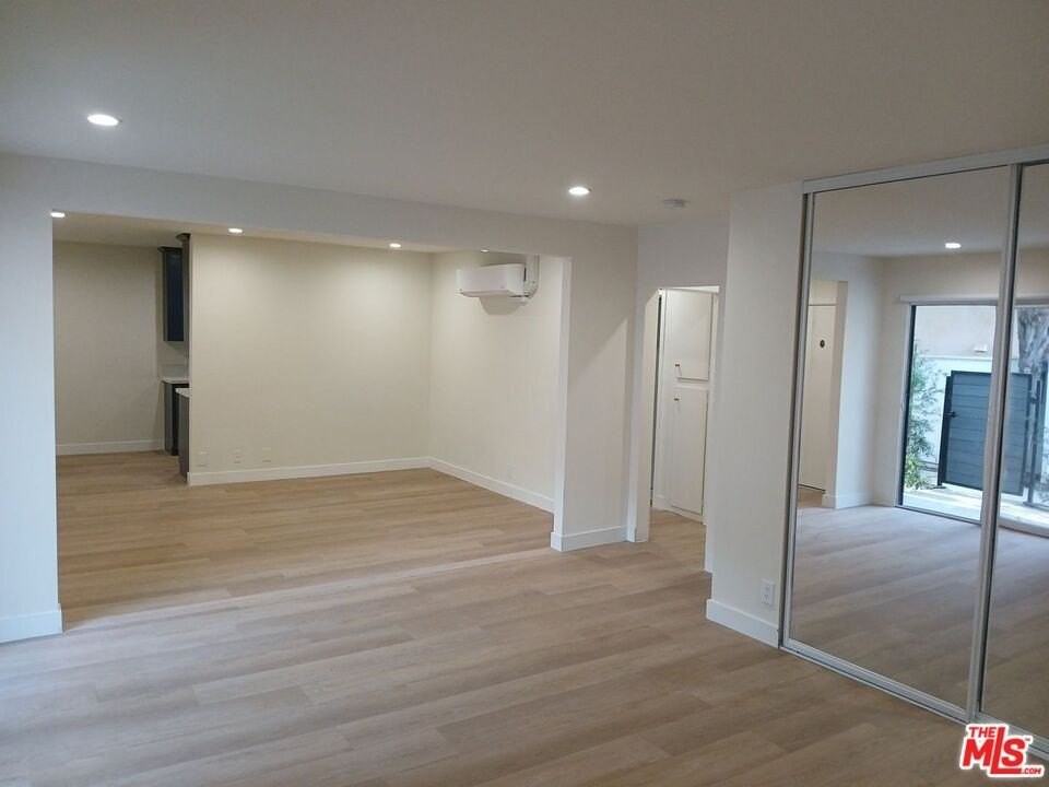 847 15th St Apt 3 - Photo 3 of 23