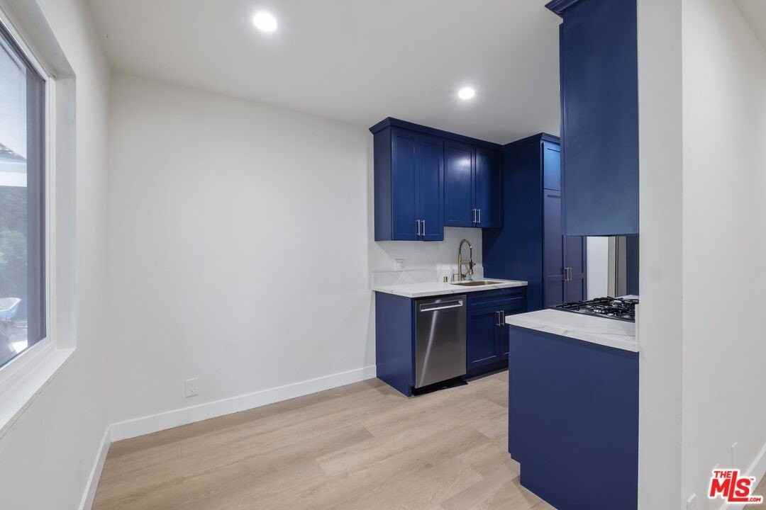 847 15th St Apt 3 - Photo 5 of 23