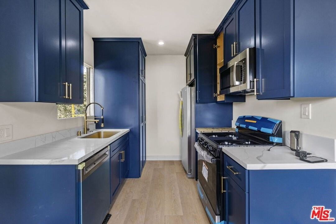 847 15th St Apt 3 - Photo 6 of 23