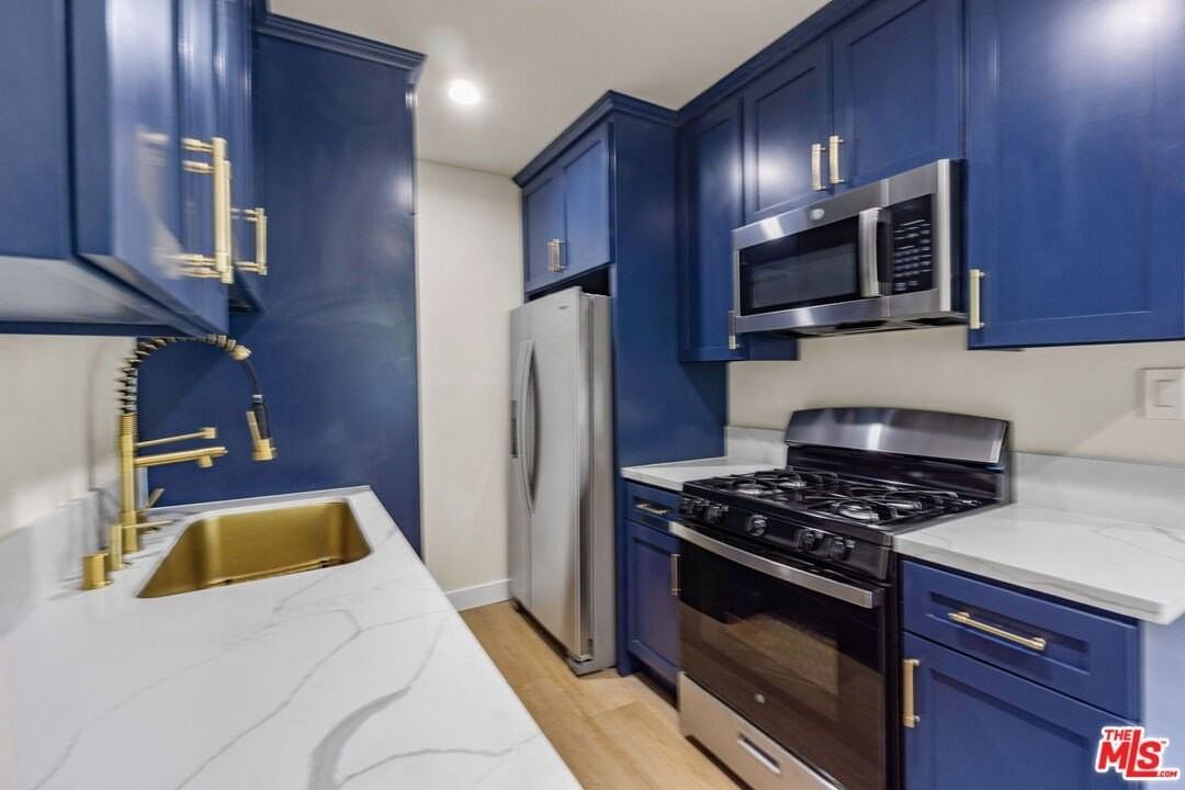 847 15th St Apt 3 - Photo 7 of 23