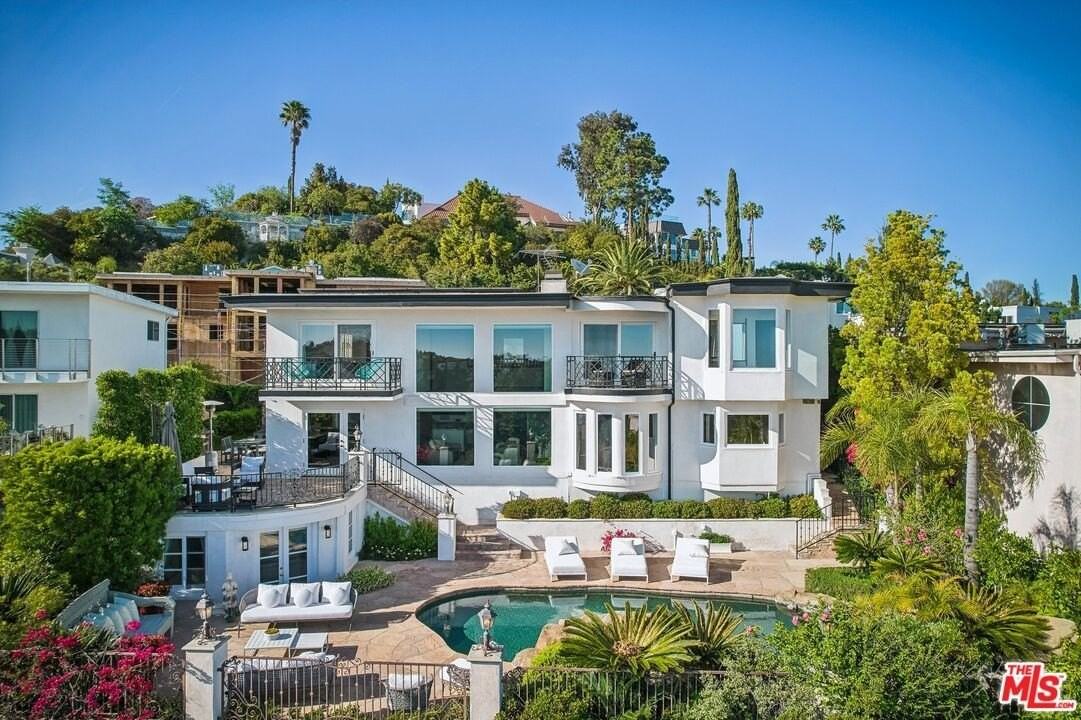 2411 Mount Olympus Dr - Photo 3 of 50