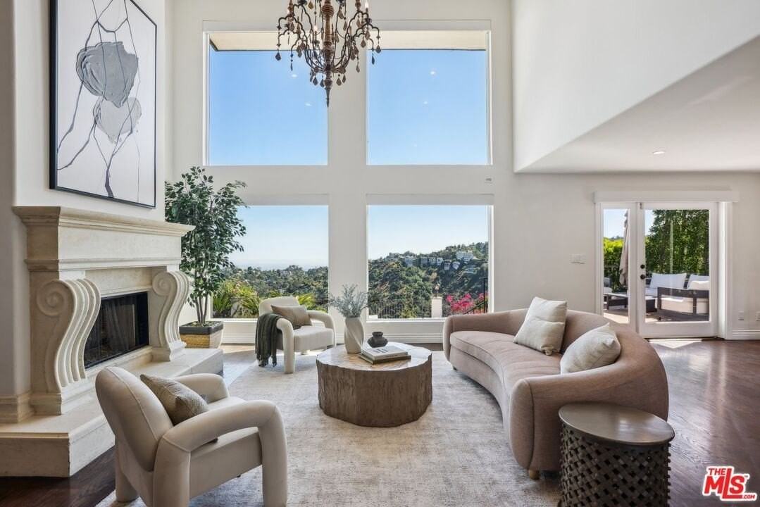 2411 Mount Olympus Dr - Photo 4 of 50