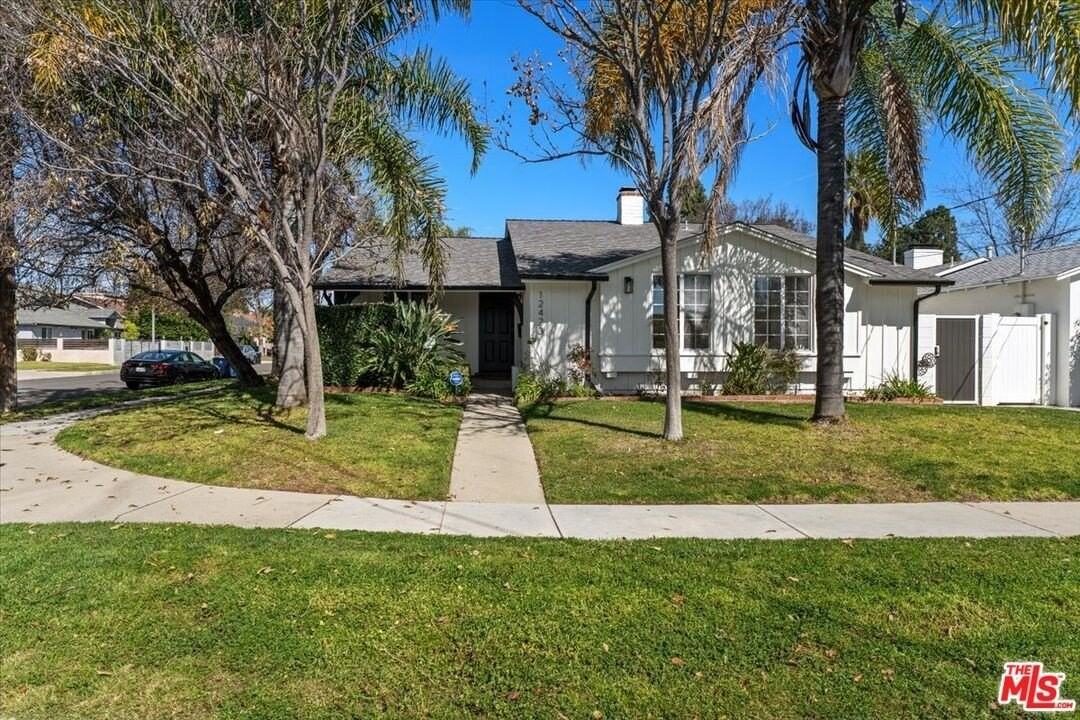 12423 Martha St - Photo 2 of 31