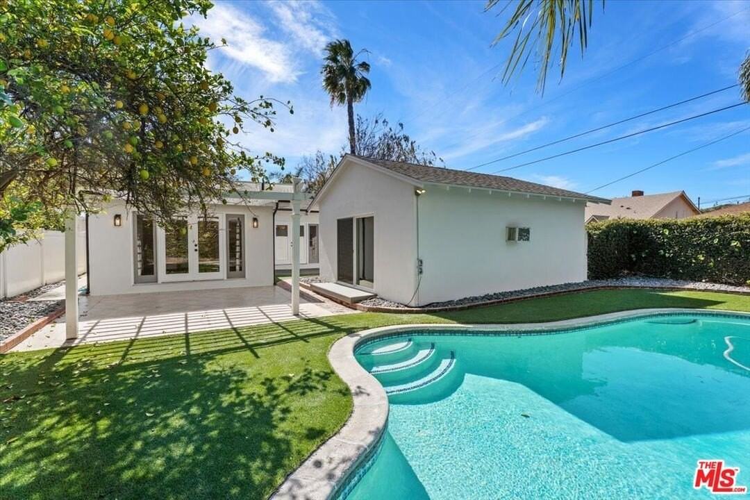 12423 Martha St - Photo 4 of 31