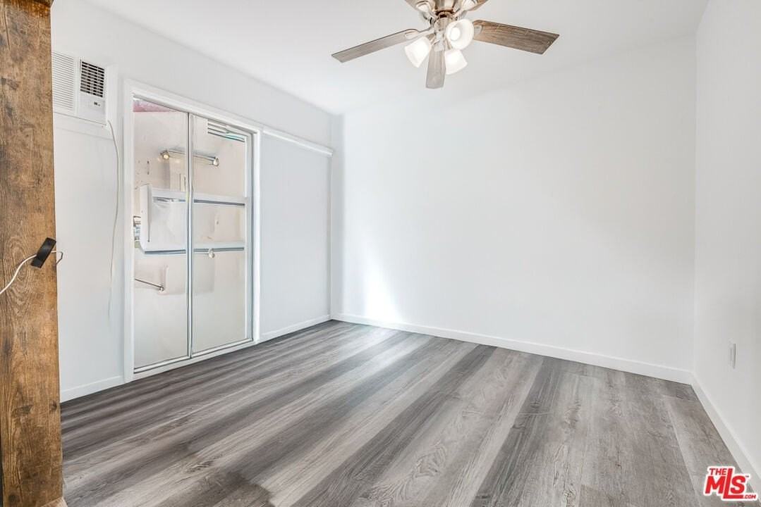 1031 W 57th St - Photo 5 of 6