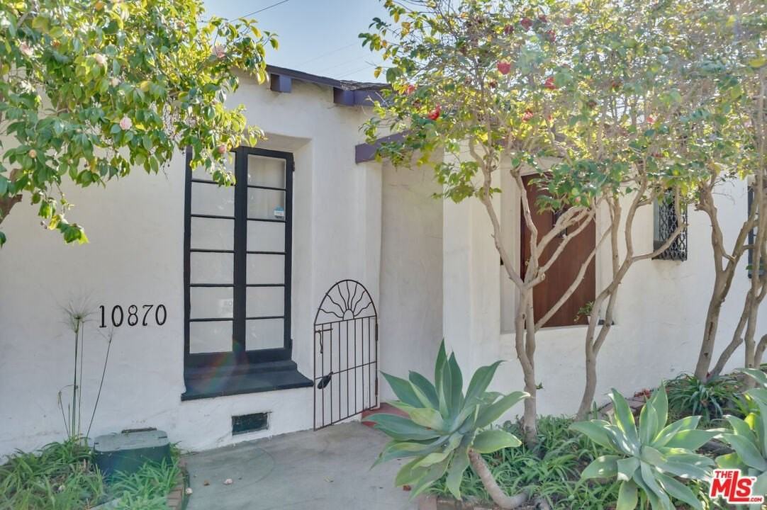 10870 Wellworth Ave - Photo 2 of 21