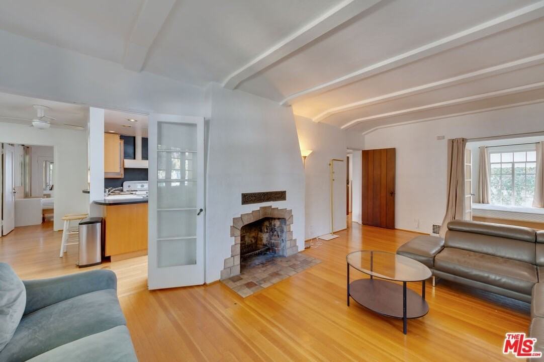 10870 Wellworth Ave - Photo 5 of 21