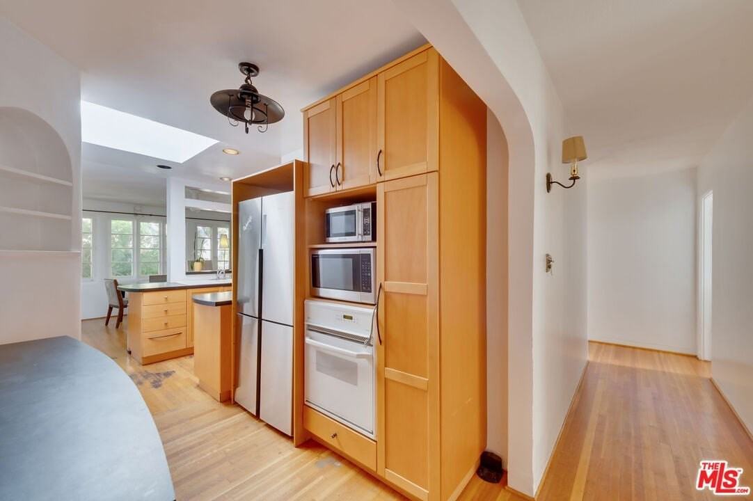 10870 Wellworth Ave - Photo 7 of 21