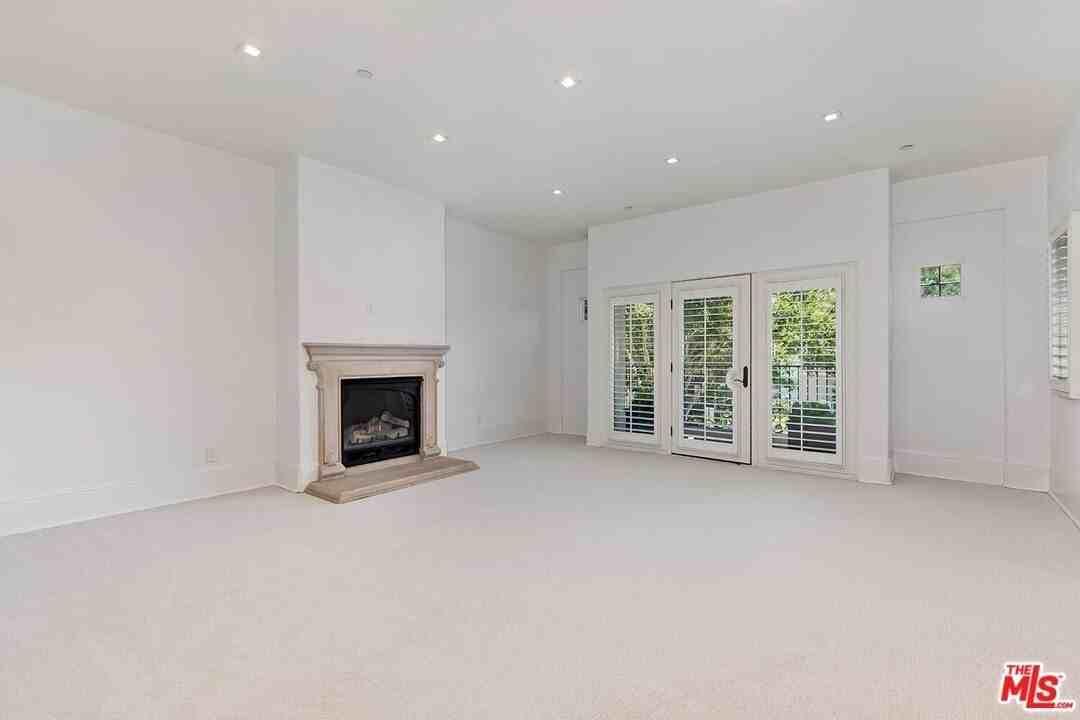 133 S Spalding Dr Unit 201 - Photo 4 of 21