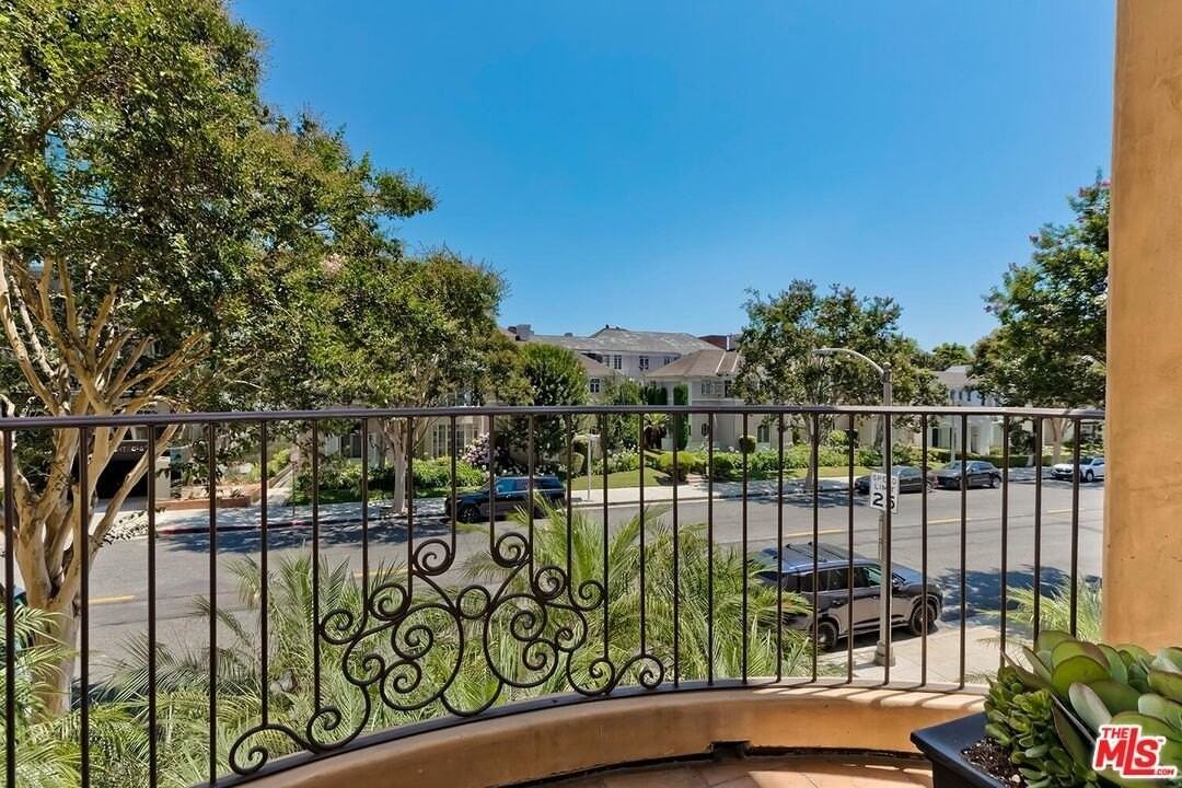 133 S Spalding Dr Unit 201 - Photo 6 of 21