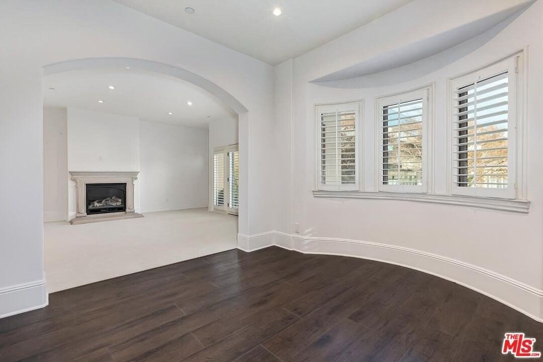 133 S Spalding Dr Unit 201 - Photo 7 of 21