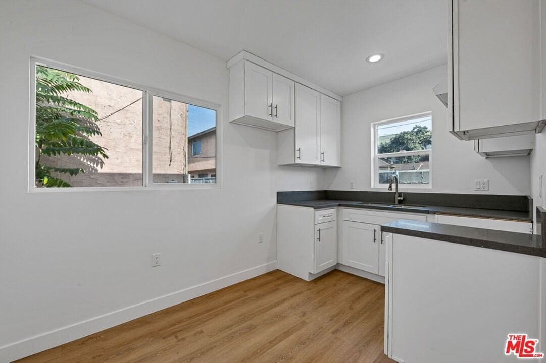 220 E Vernon Ave Unit 1/4 - Photo 3 of 12