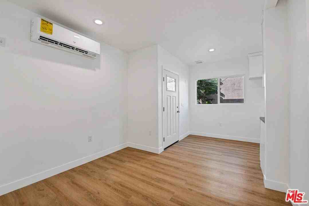 220 E Vernon Ave Unit 1/4 - Photo 5 of 12