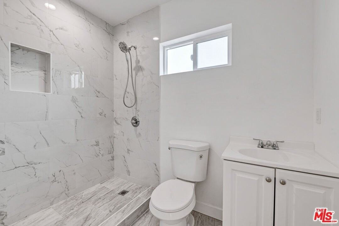 220 E Vernon Ave Unit 1/4 - Photo 7 of 12