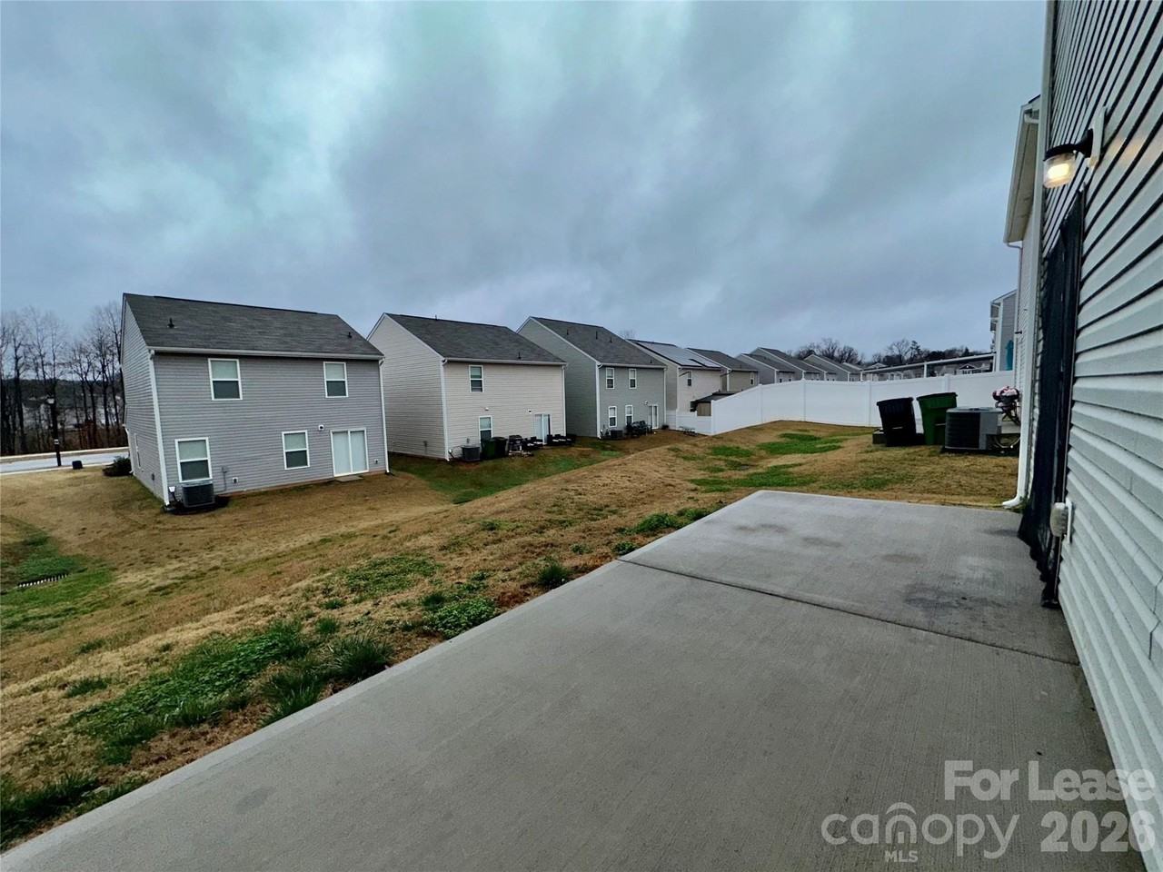 8128 Derby Woods Ln - Photo 3 of 33