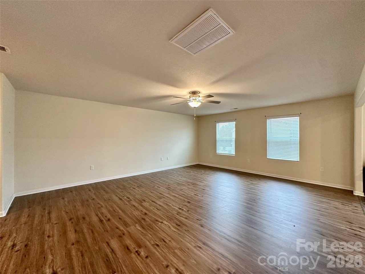 8128 Derby Woods Ln - Photo 7 of 33