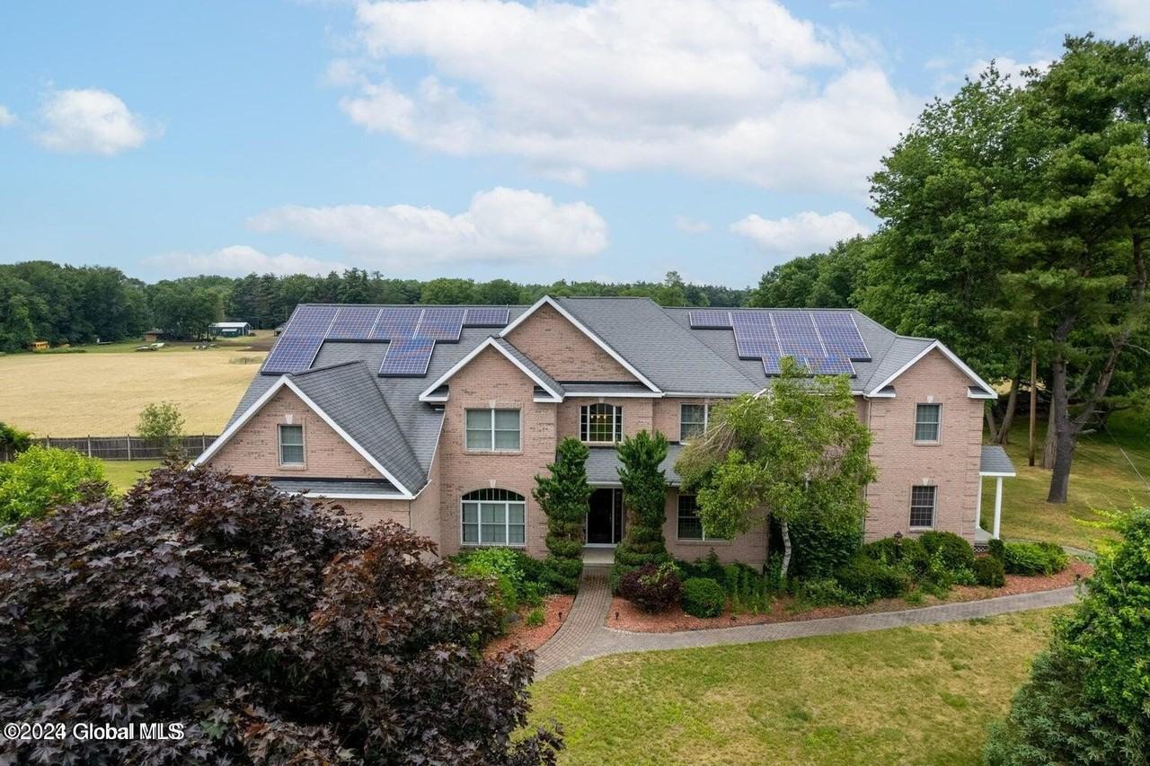 209 Samuel Ct - Photo 2 of 50