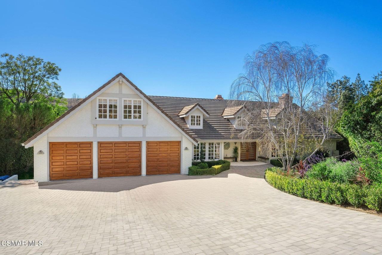 5420 Indian Trail Ct - Photo 2 of 50