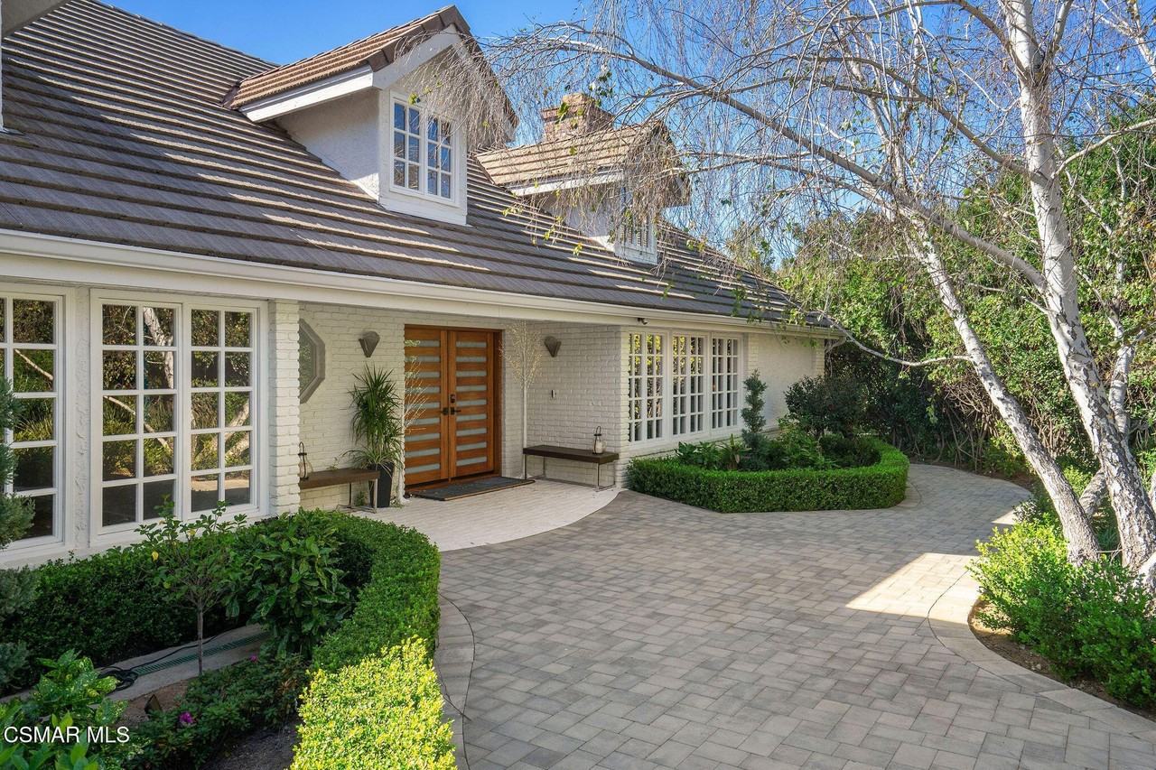 5420 Indian Trail Ct - Photo 3 of 50