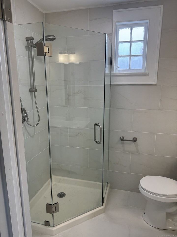 56 Garden Ter Unit 3 - Photo 4 of 9