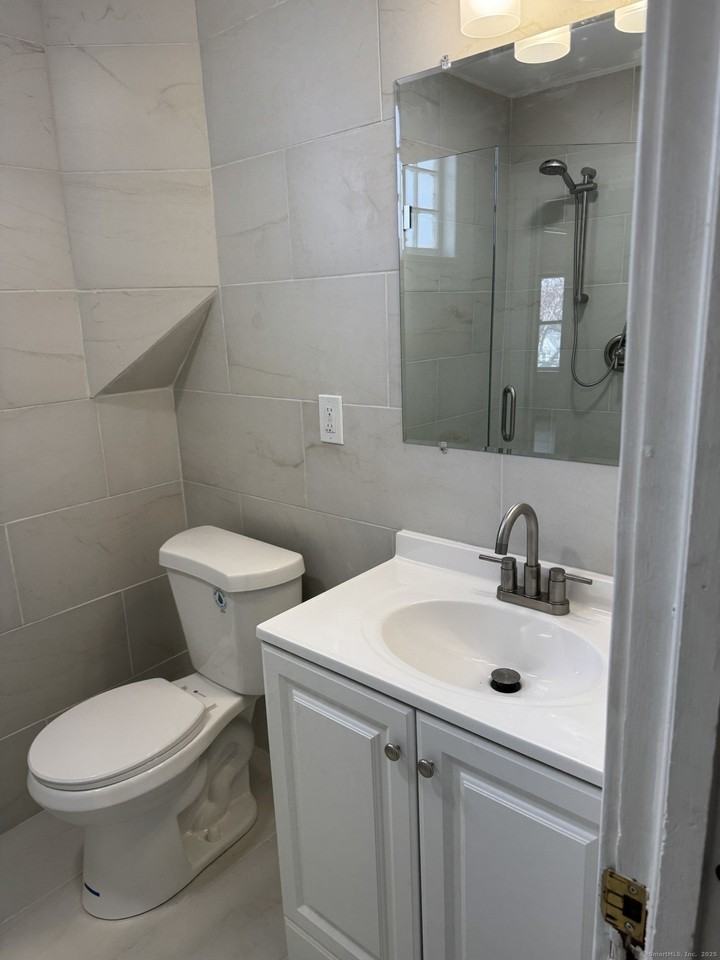 56 Garden Ter Unit 3 - Photo 5 of 9