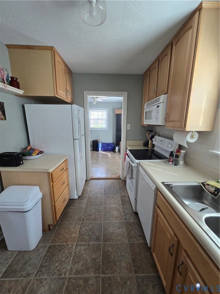 5206 Monument Ave - Photo 3 of 10