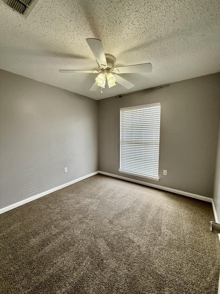 204 Devon Ct - Photo 7 of 13