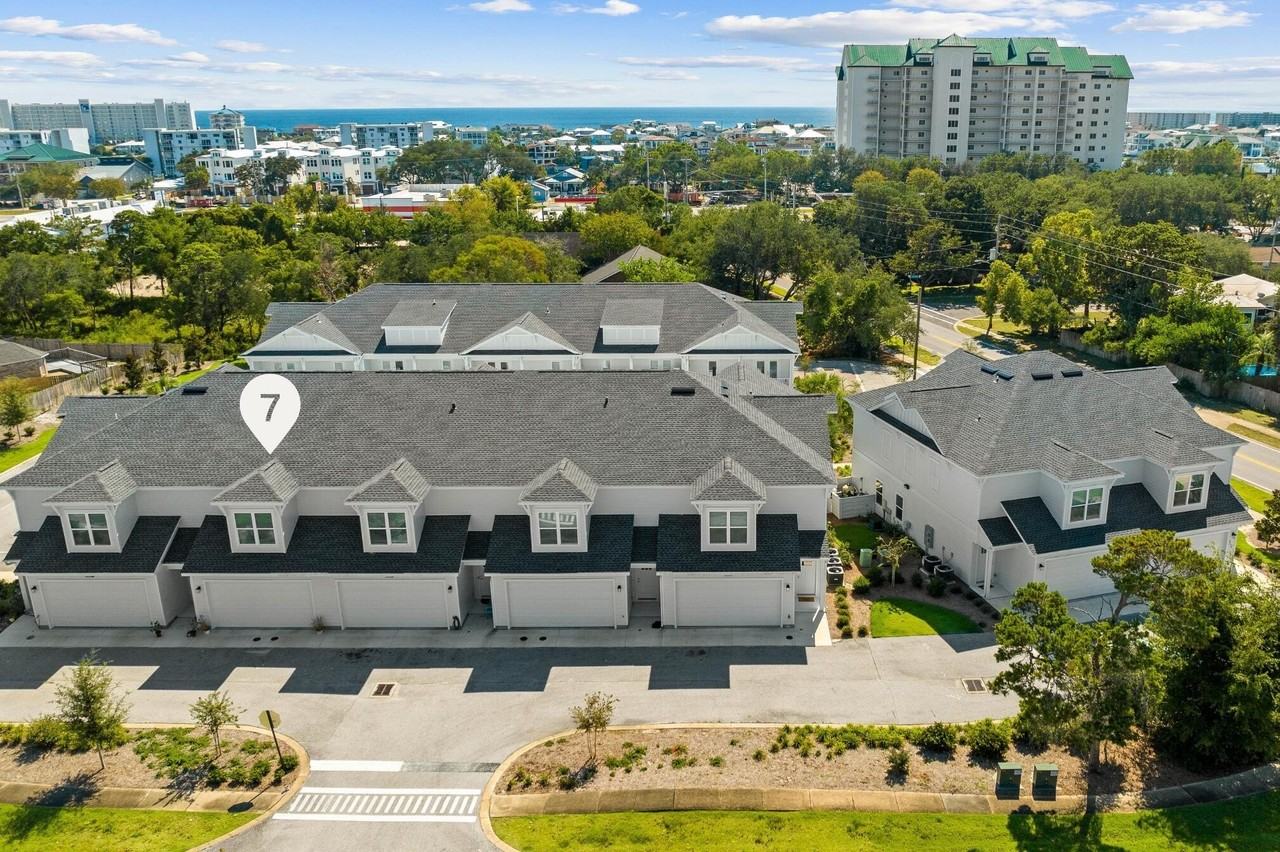 100 Beach Dr #7