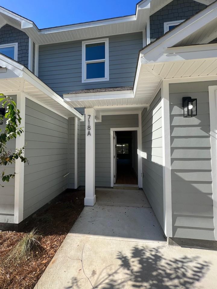 718 Powell Dr Apt B - Photo 2 of 12