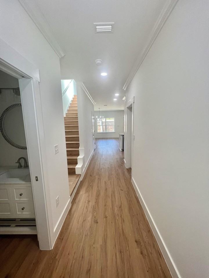 718 Powell Dr Apt B - Photo 3 of 12