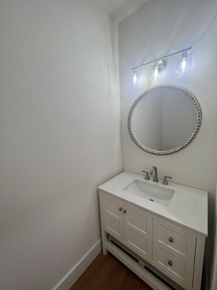 718 Powell Dr Apt B - Photo 4 of 12