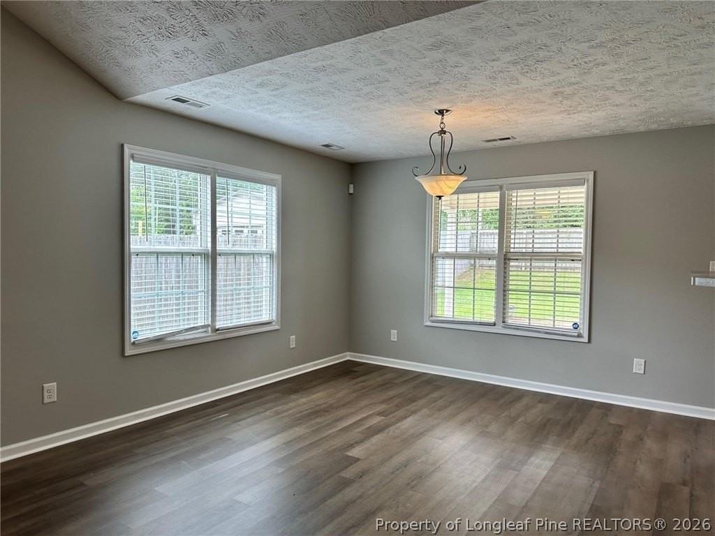 654 Hogart St - Photo 5 of 21