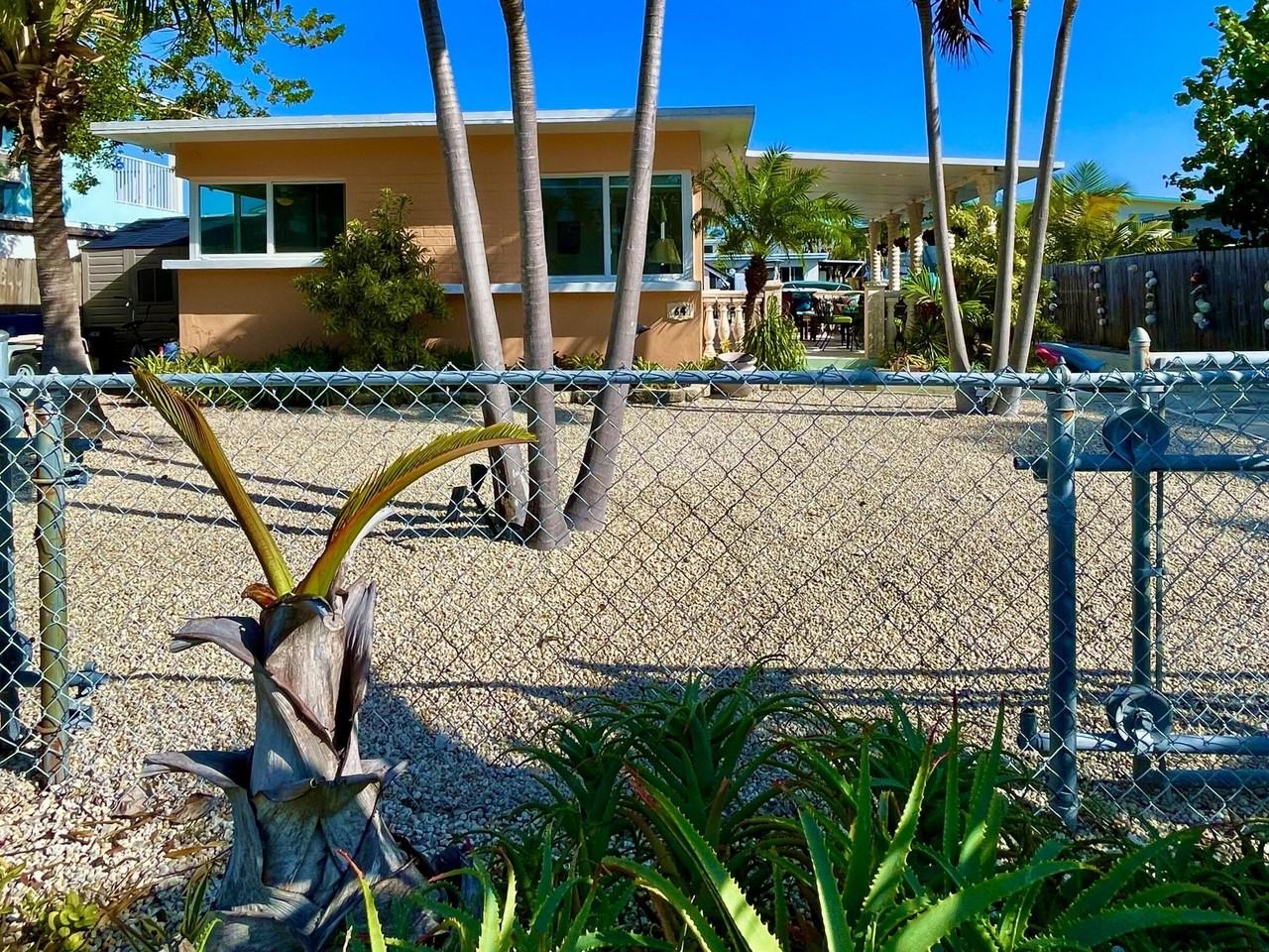 64 Seagate Blvd - Photo 2 of 44