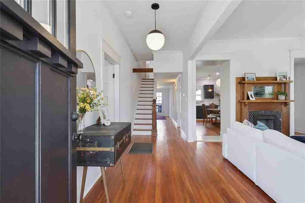 1212 Merlin Ave Se - Photo 5 of 25