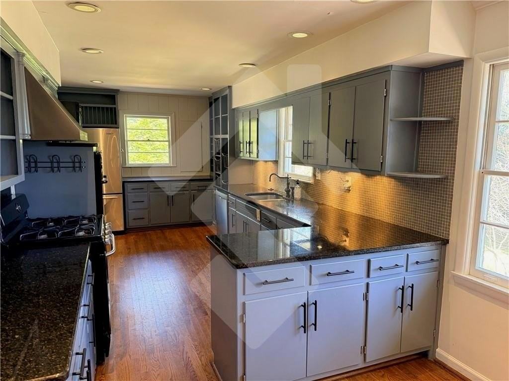 140 Spring Dr - Photo 5 of 50