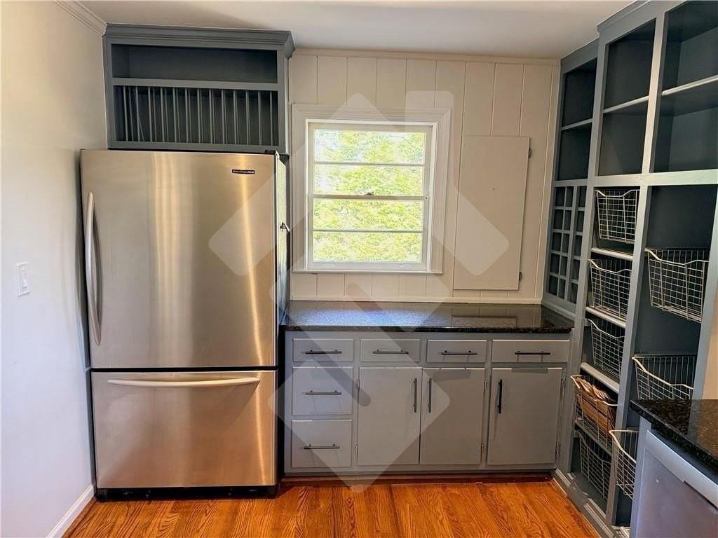 140 Spring Dr - Photo 6 of 50