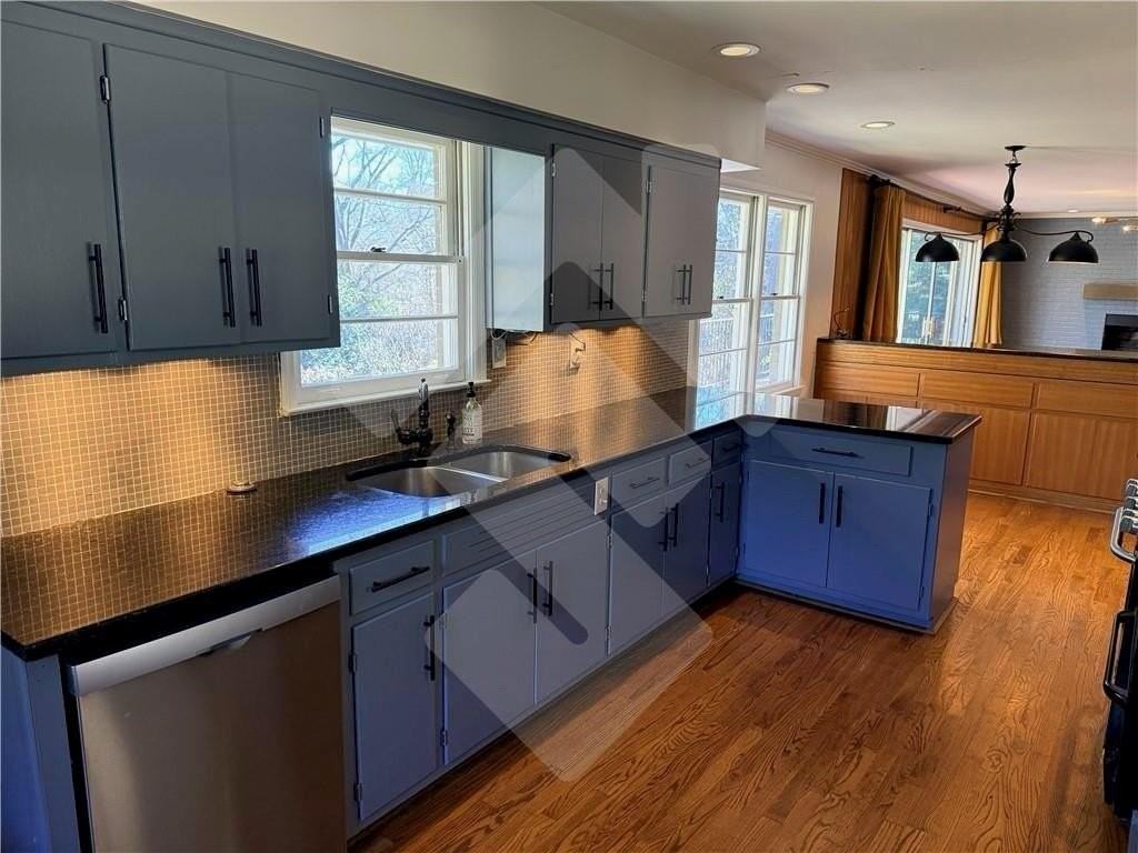 140 Spring Dr - Photo 7 of 50