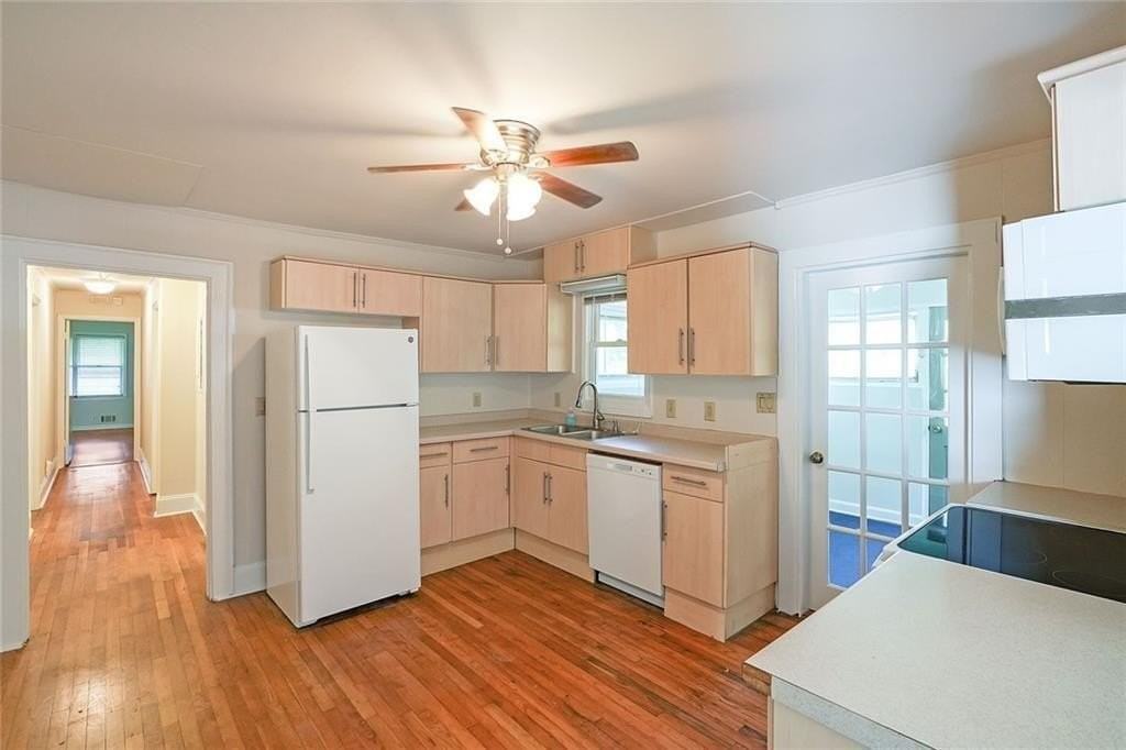 2055 Anderson Dr Se - Photo 3 of 11